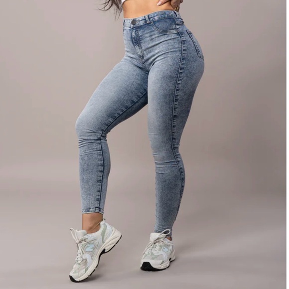 FITJEANS Contour - Acid Wash SMALL - Picture 2 of 7